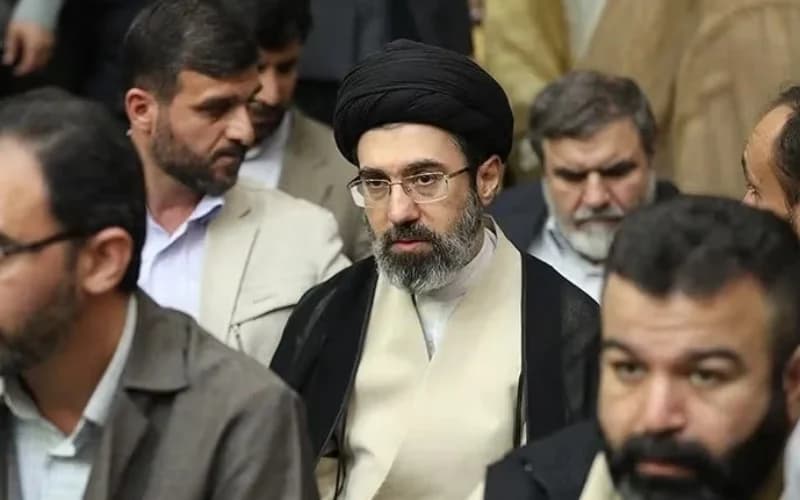 Mojtaba Hosseini Khamenei resmi terpilih jadi pemimpin tertinggi Iran mengganti peran sang ayah Ayatollah Ali Khamenei. (Sumber: Iran International)