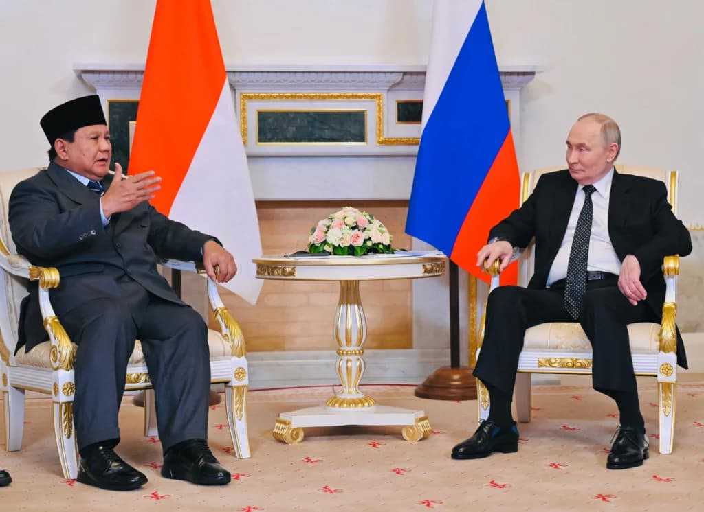 Presiden Prabowo Subianto bertemu dengan Presiden Rusia, Vladimir Putin, di Istana Kremlin, Moskow (Sumber foto: setneg.go.id)