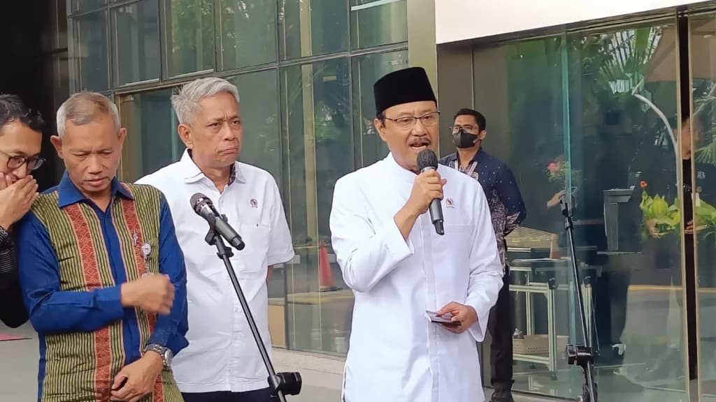 Mensos Gus Ipul dan Wakil Ketua KPK Ibnu Basuki membahas pencegahan praktik korupsi dalam pelaksanaan Program Sekolah Rakyat.