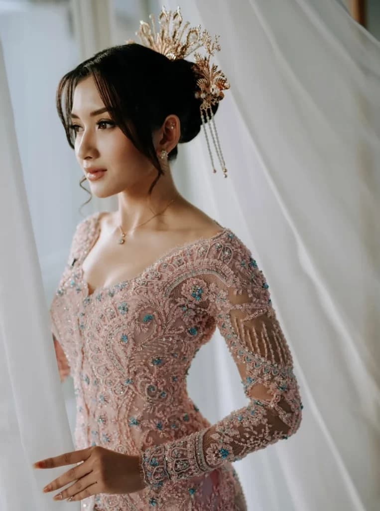 5 Potret Lamaran Asnawi Mangkualam dan Yuriska Patricia, Tampil Serasi dengan Nuansa Adat Bugis Modern