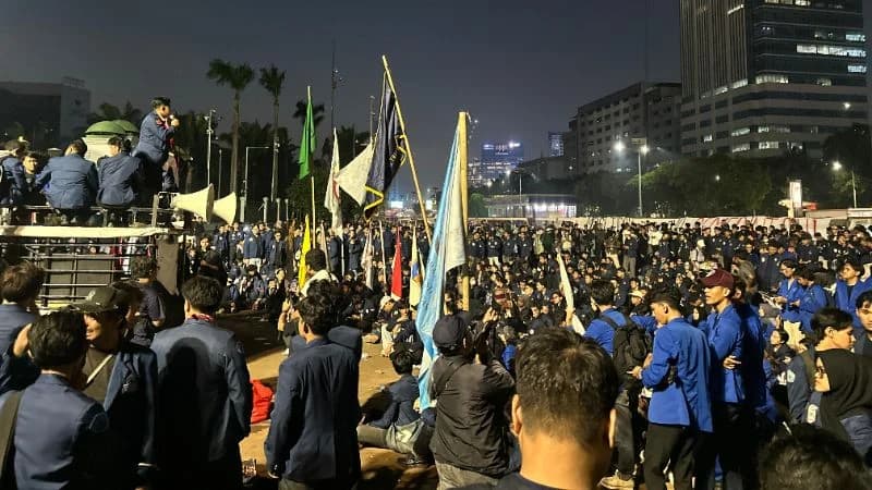 Massa aksi mahasiswa di depan gedung DPR.