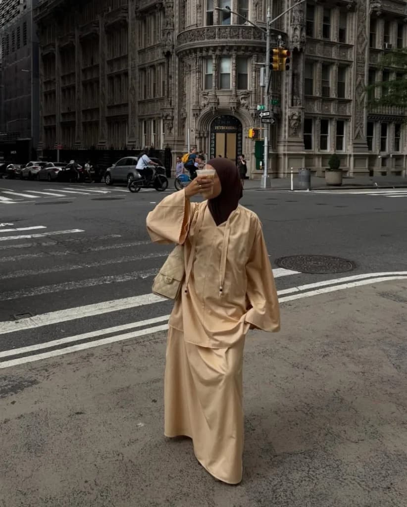 Tujuh Potret Fashion Istri Ousmane Dembélé, Rima Edbouche yang Anggun dengan Gaya Modest Wear