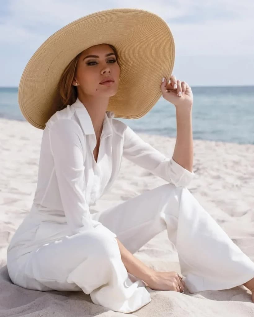 Lima Potret Victoria Triay Klein, WAGs Timnas Prancis Lucas Hernandez yang Stylish di Berbagai Momen