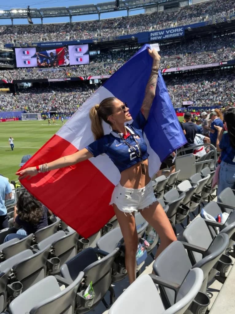 Lima Potret Victoria Triay Klein, WAGs Timnas Prancis Lucas Hernandez yang Stylish di Berbagai Momen