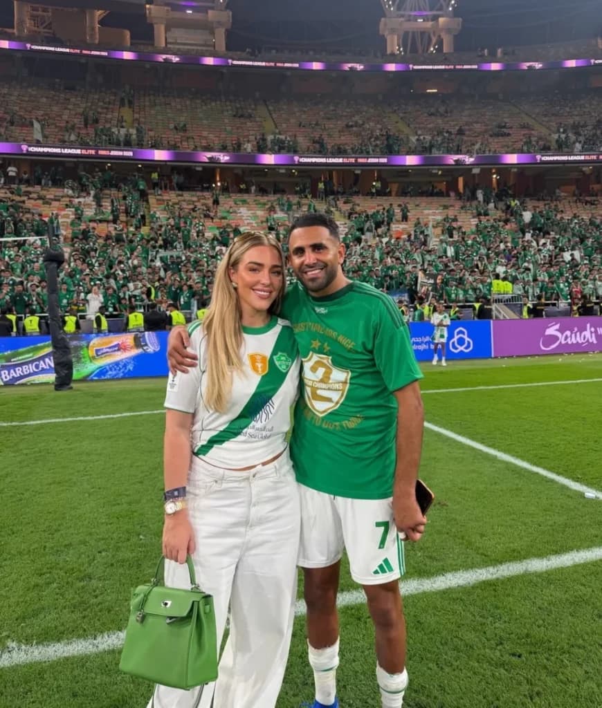 Lima Potret Taylor Ward, Istri Riyad Mahrez yang Selalu Mencuri Perhatian di Tribun hingga Liburan Mewah
