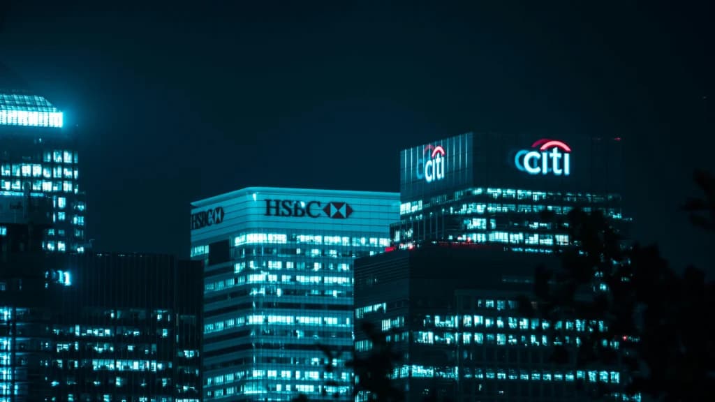 Gedung Citibank dan HSBC. (Sumber: Unsplash/Miquel Parera)