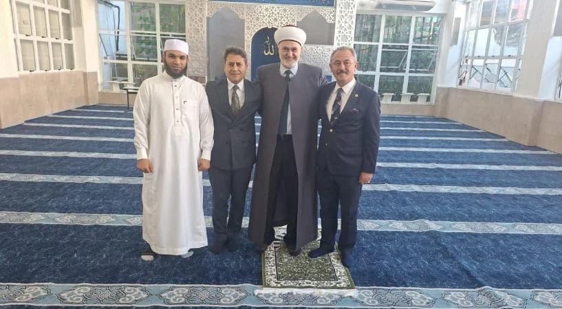 Anggota parlemen Turki Ali Sahin.