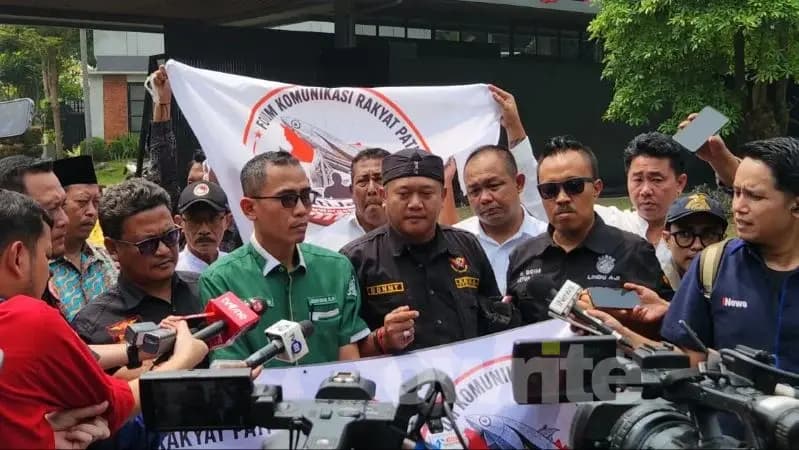 Perwakilan Forum Komunikasi Rakyat Pati menemui DPR, Senayan, Jakarta.