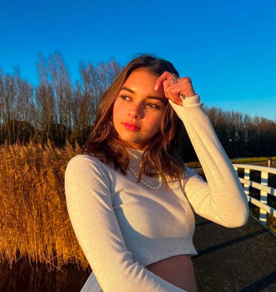Lima Fakta Estella Raquel Loupatty, Pesepak Bola Keturunan Maluku yang Jadi Sorotan