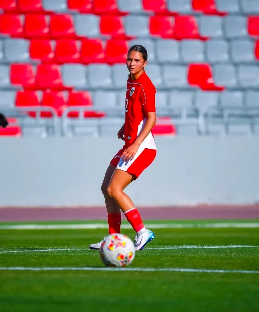 Lima Fakta Estella Raquel Loupatty, Pesepak Bola Keturunan Maluku yang Jadi Sorotan