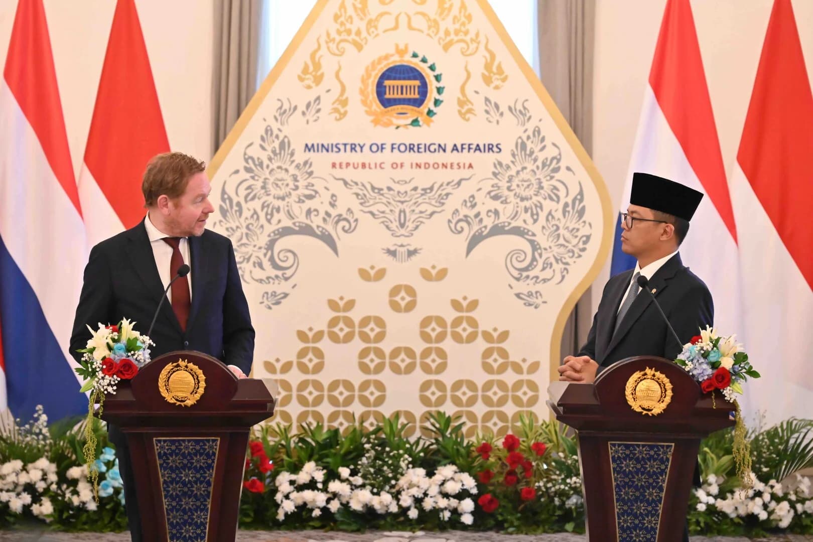 Menteri Luar Negeri Belanda, David van Weel bersama Menteri Luar Negeri RI Sugiono Menteri Luar Negeri Belanda, David van Weel bersama Menteri Luar Negeri RI Sugiono