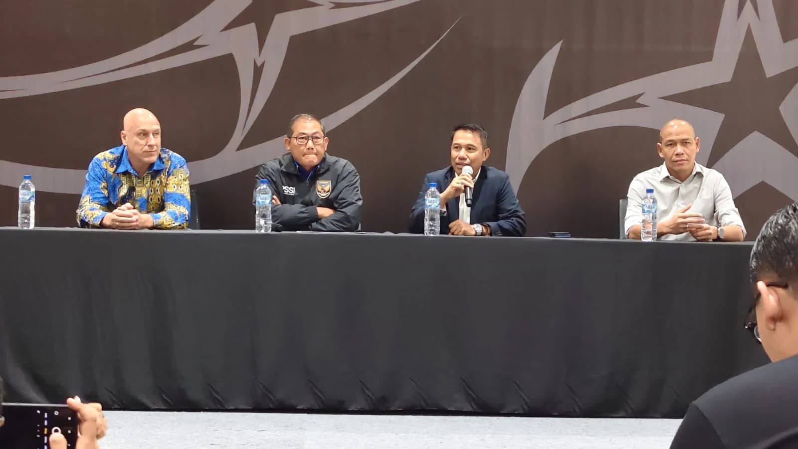 Persatuan Sepak Bola Seluruh Indonesia (PSSI) akhirnya mengumumkan Nova Arianto Persatuan Sepak Bola Seluruh Indonesia (PSSI) akhirnya mengumumkan Nova Arianto