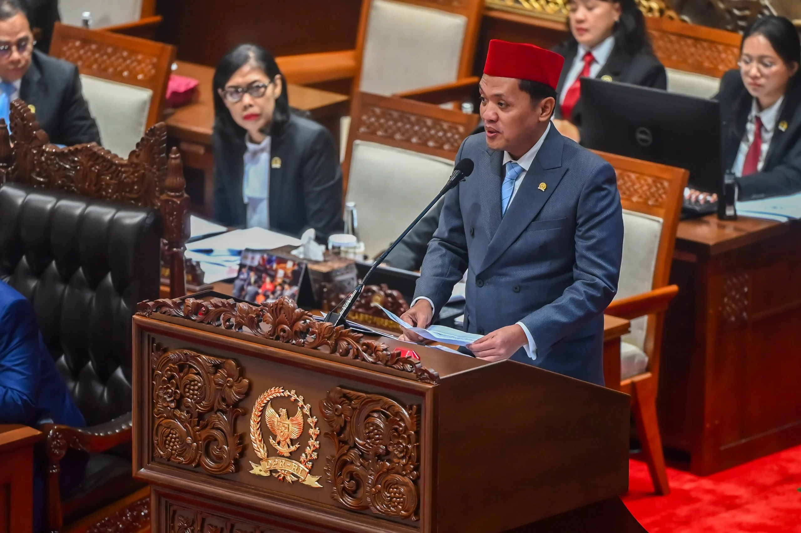 Ketua Komisi III DPR Habiburokhman menyampaikan laporan hasil pembahasan pada Rapat Paripurna ke-8 DPR RI Masa Persidangan II Tahun Sidang 205-2026 di Kompleks Parlemen, Senayan, Jakarta, Selasa (18/11/2025). Dalam rapat tersebut DPR menyetujui Rancangan Undang-Undang (RUU) tentang Perubahan atas Undang-Undang Nomor 8 Tahun 1981 tentang Kitab Undang-Undang Hukum Acara Pidana (KUHAP) untuk disahkan menjadi undang-undang. Ketua Komisi III DPR Habiburokhman menyampaikan laporan hasil pembahasan pada Rapat Paripurna ke-8 DPR RI Masa Persidangan II Tahun Sidang 205-2026 di Kompleks Parlemen, Senayan, Jakarta, Selasa (18/11/2025). Dalam rapat tersebut DPR menyetujui Rancangan Undang-Undang (RUU) tentang Perubahan atas Undang-Undang Nomor 8 Tahun 1981 tentang Kitab Undang-Undang Hukum Acara Pidana (KUHAP) untuk disahkan menjadi undang-undang.