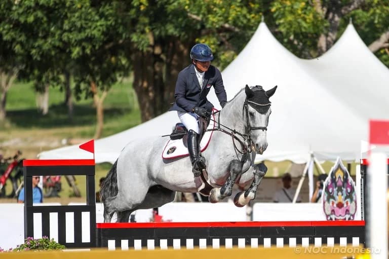 Sejarah membanggakan berhasil diukir tim Equestrian Indonesia di ajang SEA Games 2025 oleh atlet Brayen Nathan Brata-Coolen, Arserl Rizki Brayudha, Raymen Kaunang, dan Dirga Wira Ramadhan Saputra Sejarah membanggakan berhasil diukir tim Equestrian Indonesia di ajang SEA Games 2025 oleh atlet Brayen Nathan Brata-Coolen, Arserl Rizki Brayudha, Raymen Kaunang, dan Dirga Wira Ramadhan Saputra