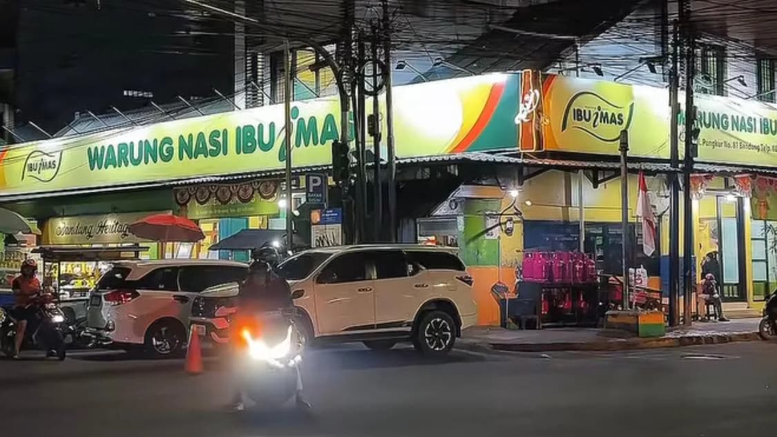 Salah satu warung nasi di Kota Bandung, Ibu Imas Salah satu warung nasi di Kota Bandung, Ibu Imas