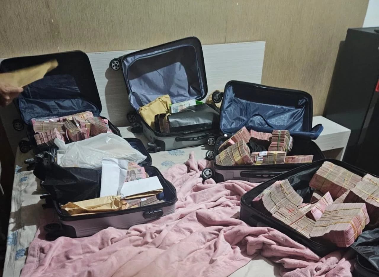 Uang Rp5 Miliar Uang Rp5 Miliar