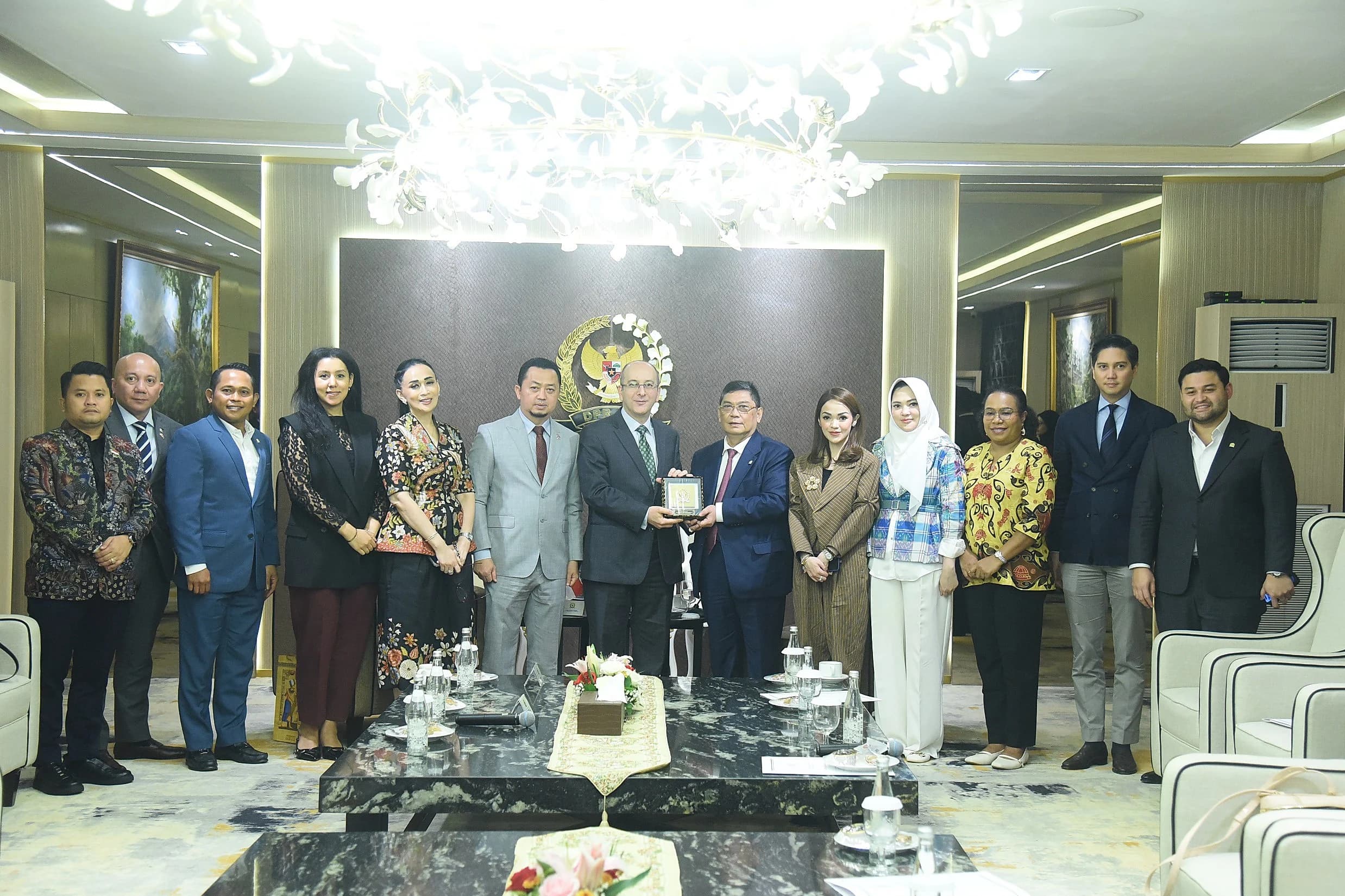 Komisi I DPR RI menerima kunjungan Duta Besar Republik Arab Mesir untuk Indonesia, H.E. Mr. Yasser Elshemy Komisi I DPR RI menerima kunjungan Duta Besar Republik Arab Mesir untuk Indonesia, H.E. Mr. Yasser Elshemy