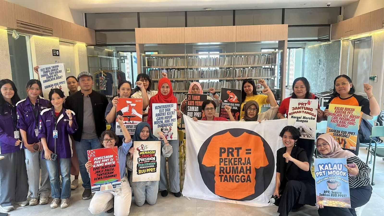 Pembahasan RUU Perlindungan Pekerja Rumah Tangga (RUU PPRT) kembali menjadi sorotan Pembahasan RUU Perlindungan Pekerja Rumah Tangga (RUU PPRT) kembali menjadi sorotan