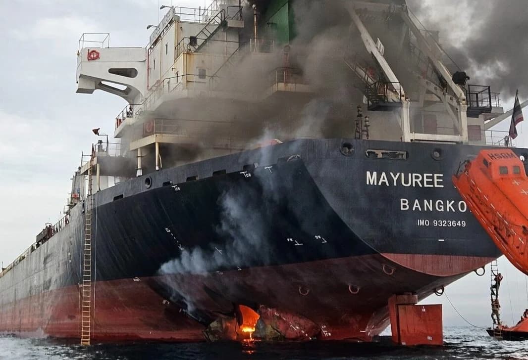 Kapal Thailand Diserang di Selat Hormuz Kapal Thailand Diserang di Selat Hormuz