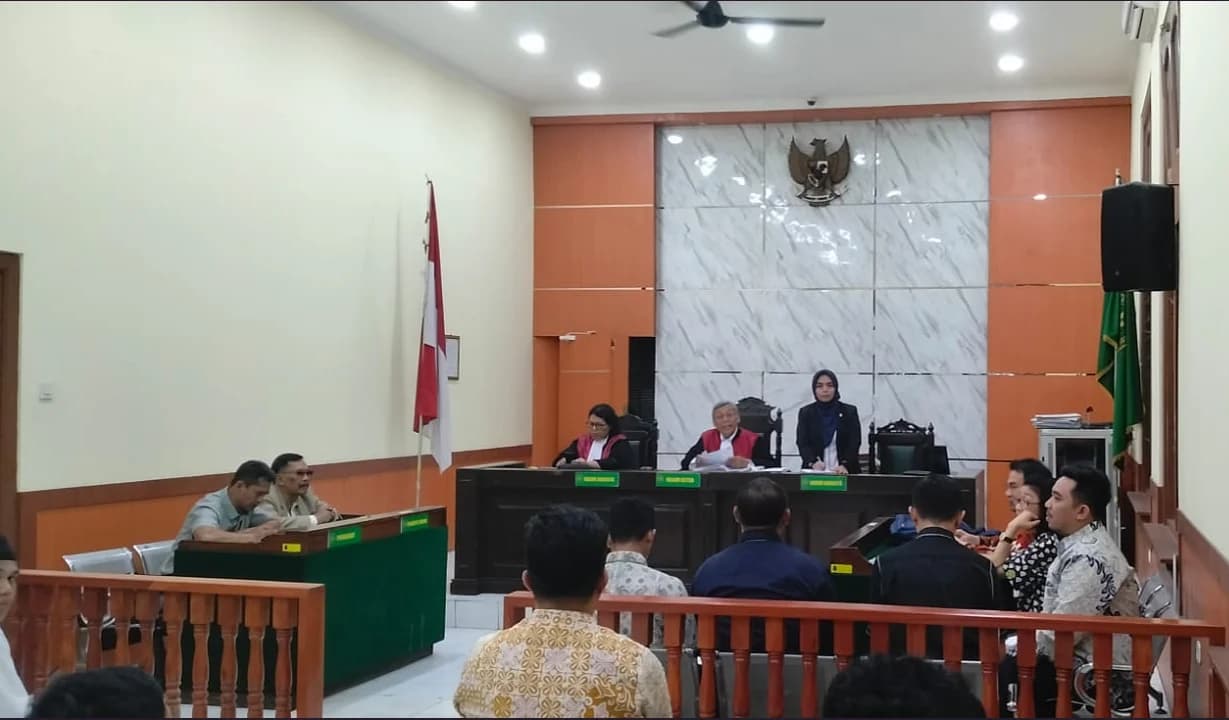 Sidang sengketa Kadin Jawa Barat versi Muprov Preanger Bandung, yang diajukan Nizar Sungkar di Pengadilan Bandung Sidang sengketa Kadin Jawa Barat versi Muprov Preanger Bandung, yang diajukan Nizar Sungkar di Pengadilan Bandung