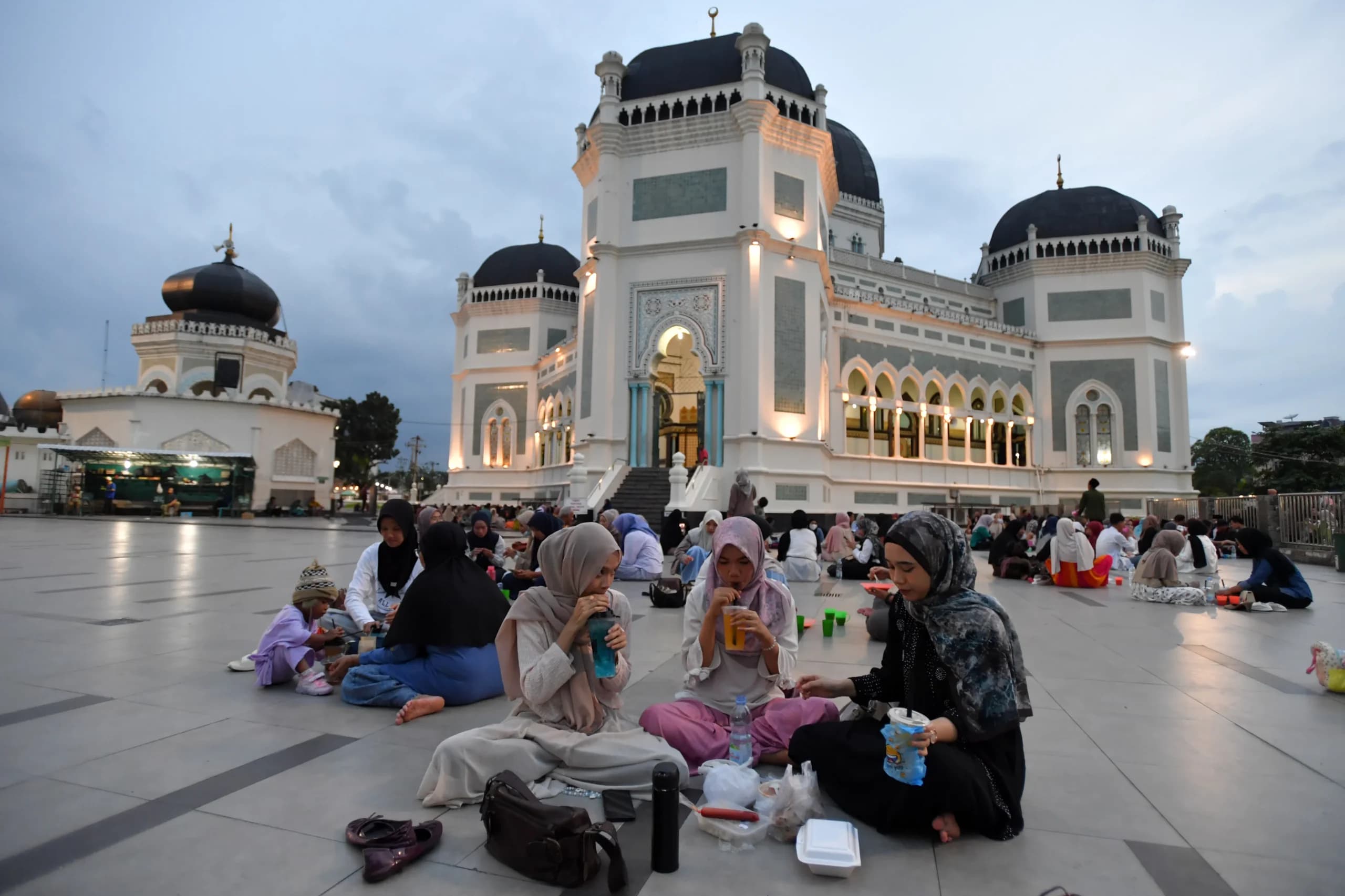 Masjid Raya peninggalan Kesultanan Deli di Medan Masjid Raya peninggalan Kesultanan Deli di Medan