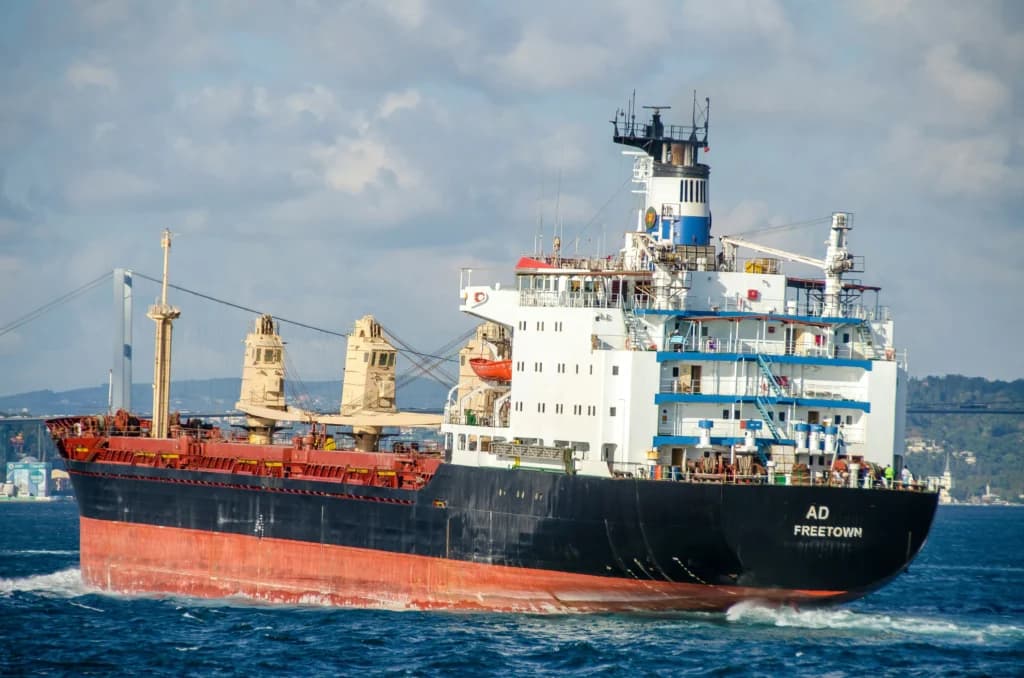 Gangguan Pasokan di Selat Hormuz dapat mendorong harga minyak dunia naik. (Sumber: Unsplash/Etienne Girardet) Gangguan Pasokan di Selat Hormuz dapat mendorong harga minyak dunia naik. (Sumber: Unsplash/Etienne Girardet)