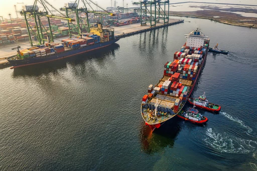 Ilustrasi kapal tanker di pelabuhan. (Sumber: Unsplash/william william) Ilustrasi kapal tanker di pelabuhan. (Sumber: Unsplash/william william)