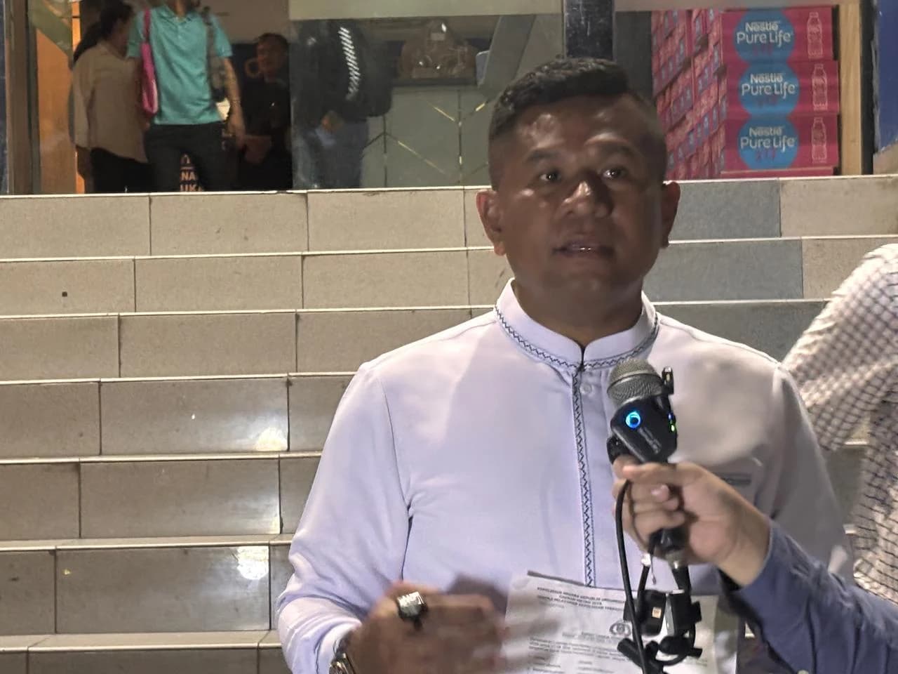 Mantan Ketua DPRD Morowali, Irwan Arya laporkan Rismon Hasiholan Sianipar ke Polda Metro Jaya dugaan penipuan Mantan Ketua DPRD Morowali, Irwan Arya laporkan Rismon Hasiholan Sianipar ke Polda Metro Jaya dugaan penipuan