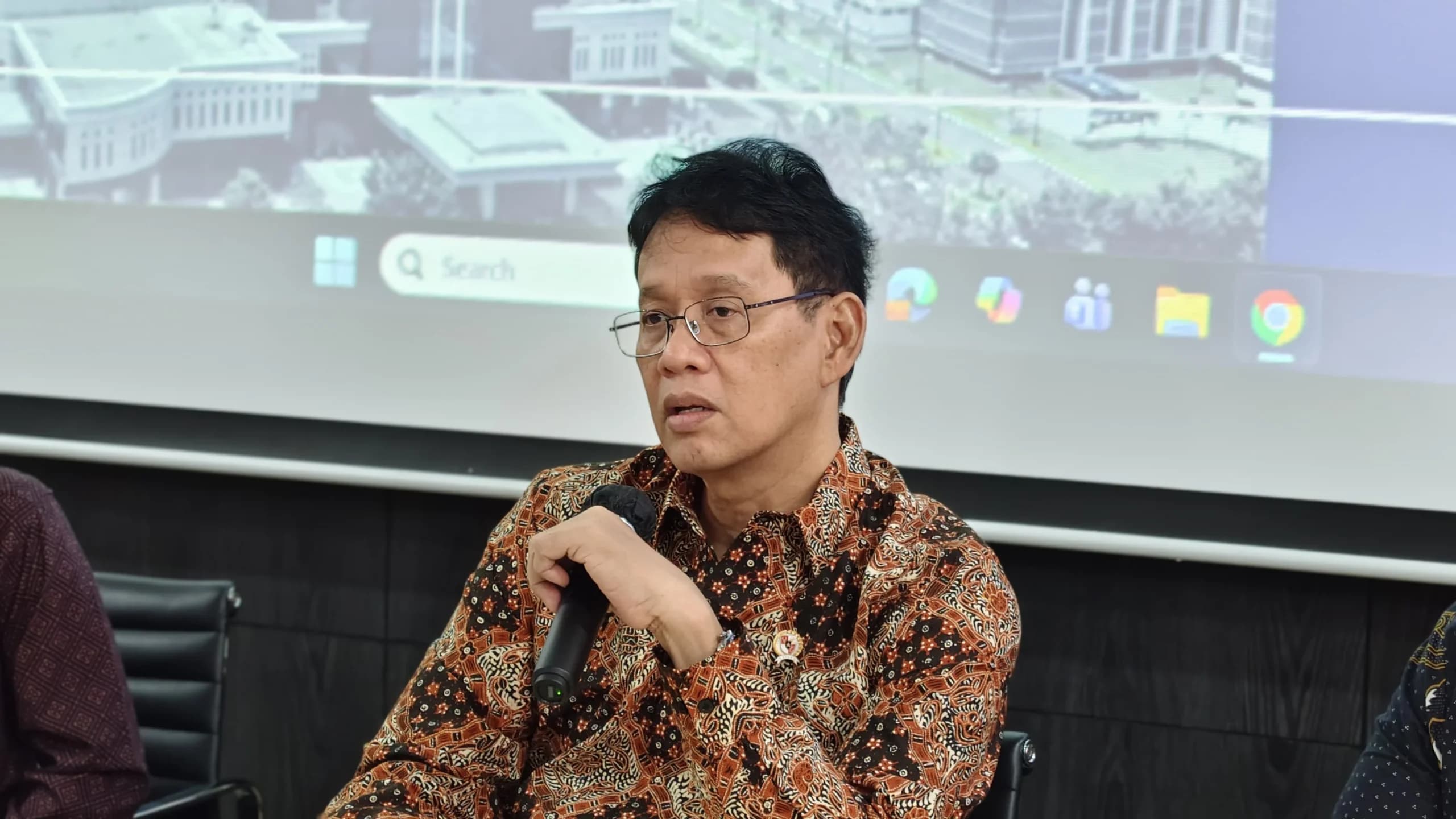 Menteri Keuangan Purbaya Yudhi Sadewa menjawab terkait dampak kenaikan BBM nonsubsidi. (Sumber: Owrite/Anisa Aulia) Menteri Keuangan Purbaya Yudhi Sadewa menjawab terkait dampak kenaikan BBM nonsubsidi. (Sumber: Owrite/Anisa Aulia)