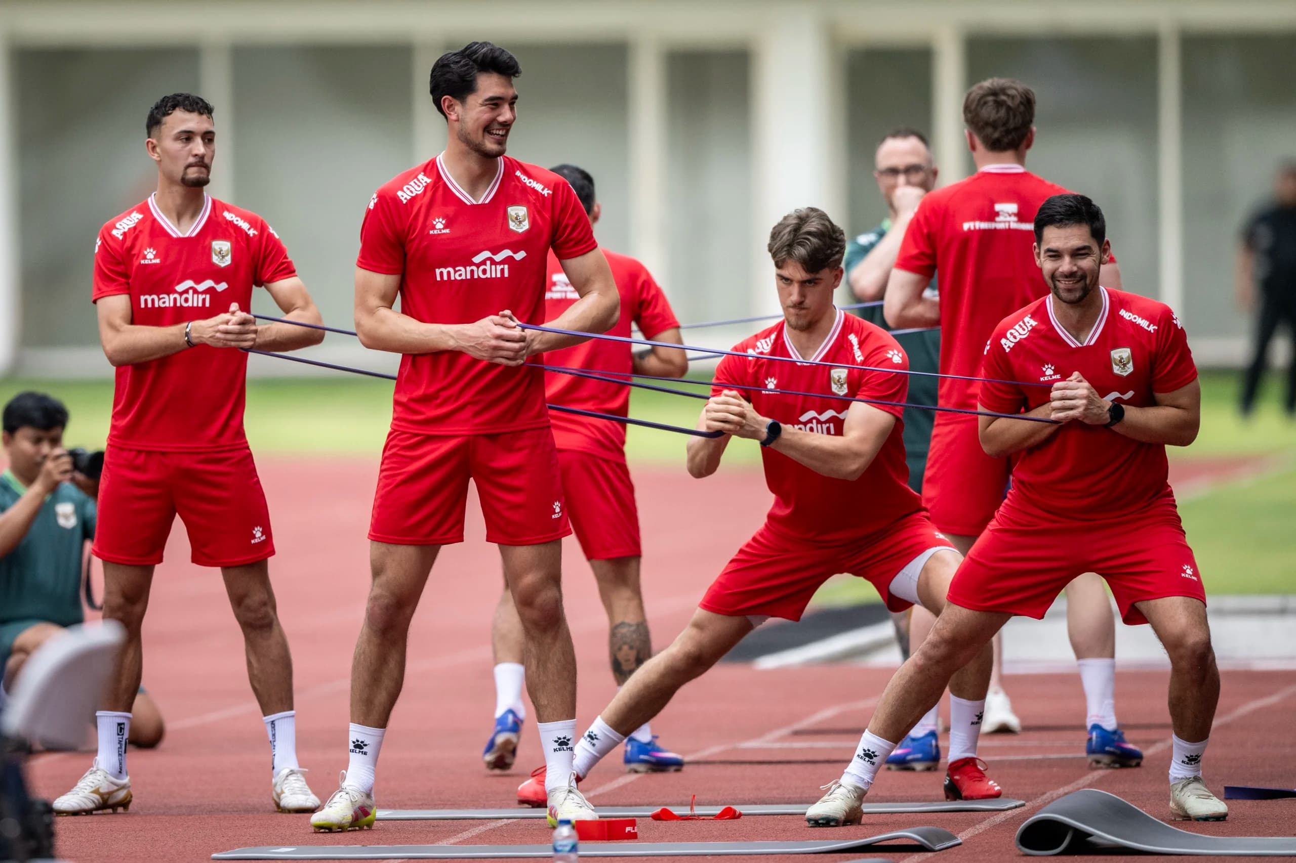 Sejumlah pesepak bola Timnas Indonesia mengikuti latihan Sejumlah pesepak bola Timnas Indonesia mengikuti latihan