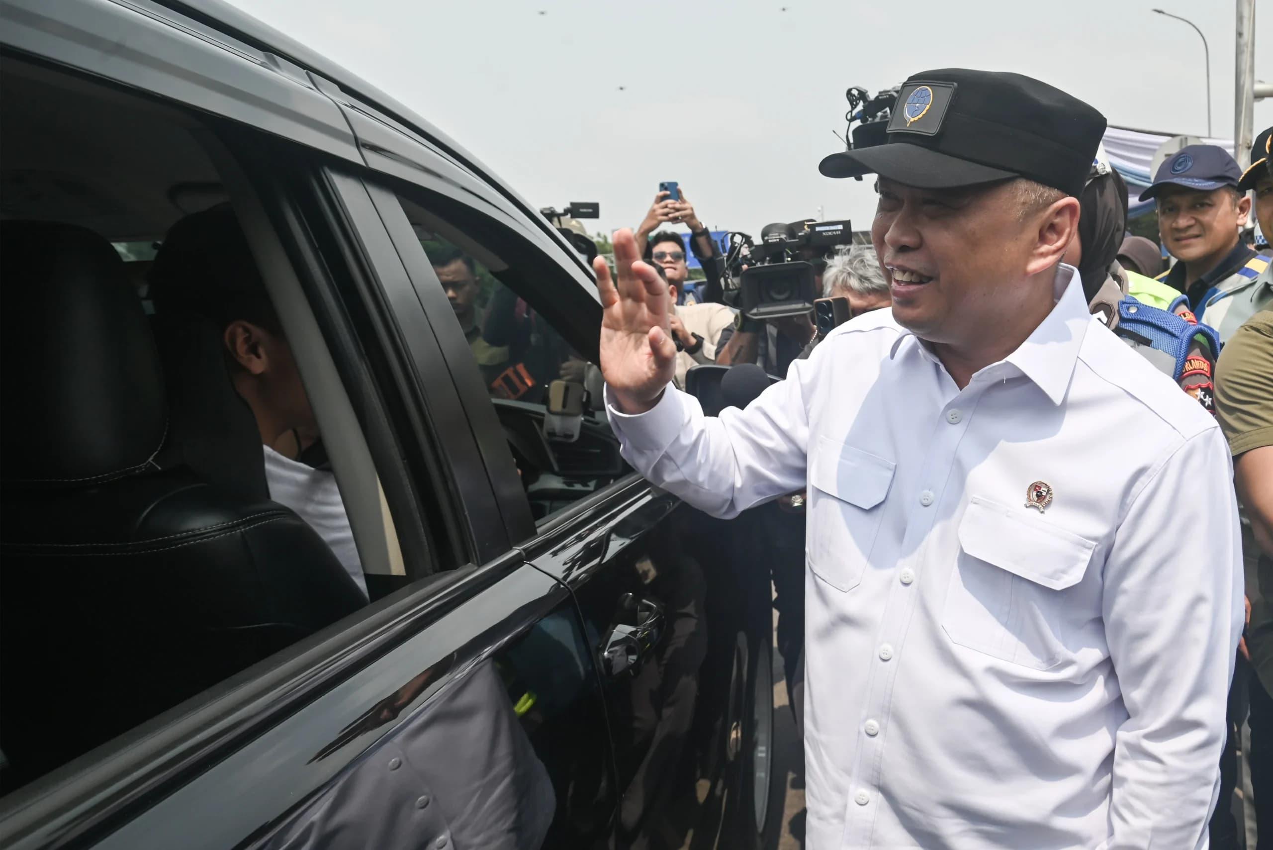 Menteri Perhubungan Dudy Purwagandhi Menteri Perhubungan Dudy Purwagandhi