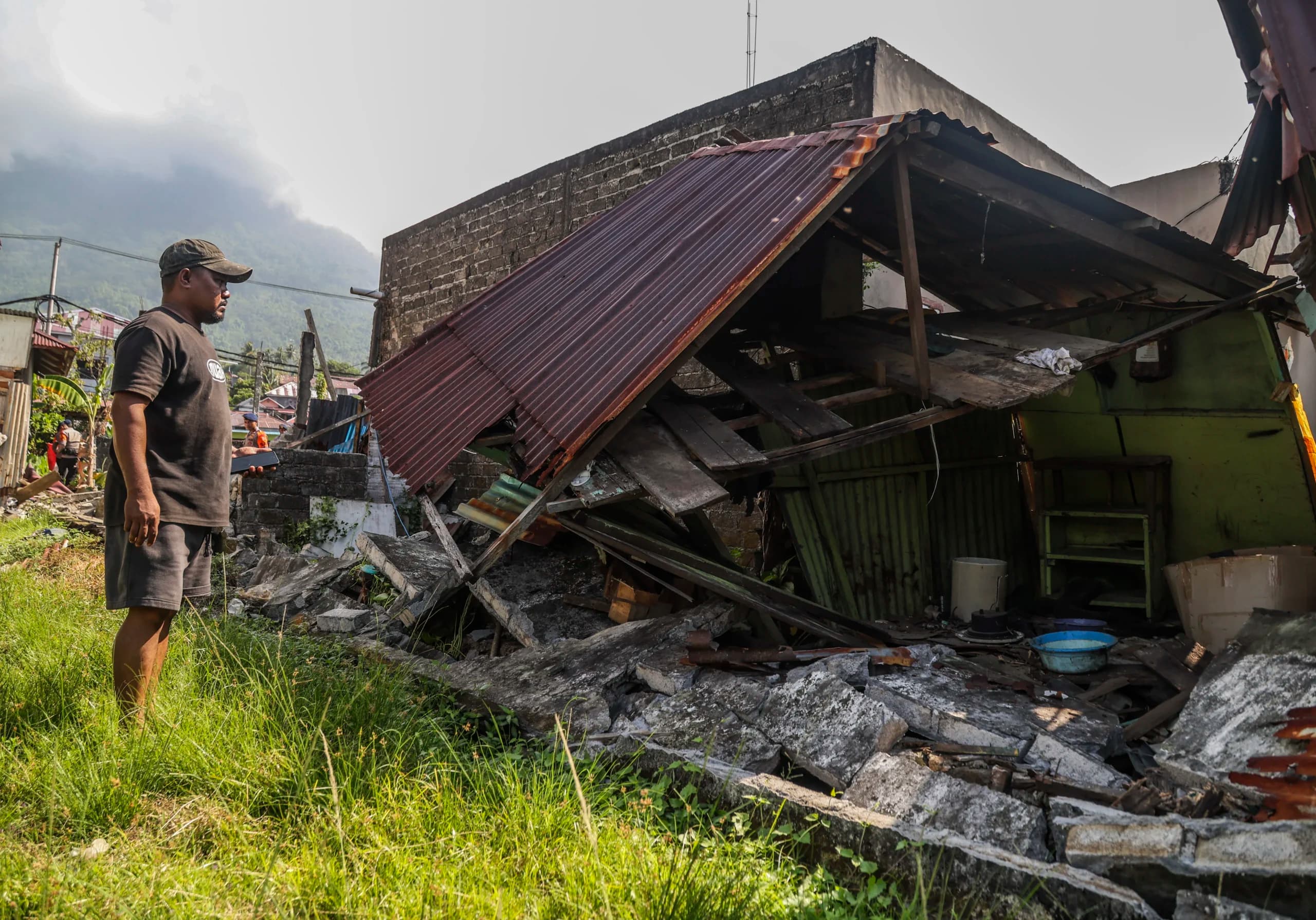 Gempa magnitudo 7,6 Maluku Utara Gempa magnitudo 7,6 Maluku Utara