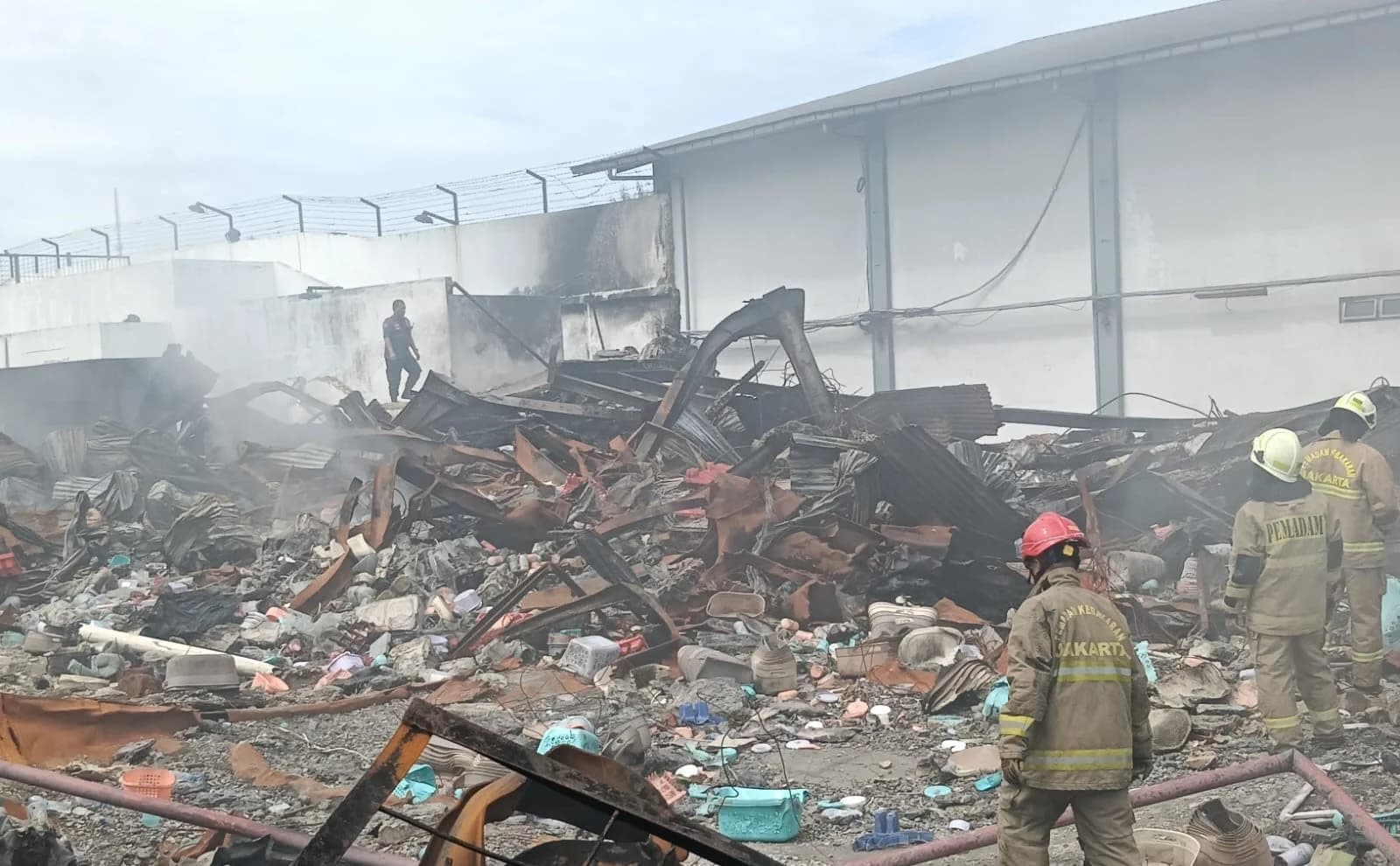 Kebakaran gudang plastik di Jakarta Barat Kebakaran gudang plastik di Jakarta Barat