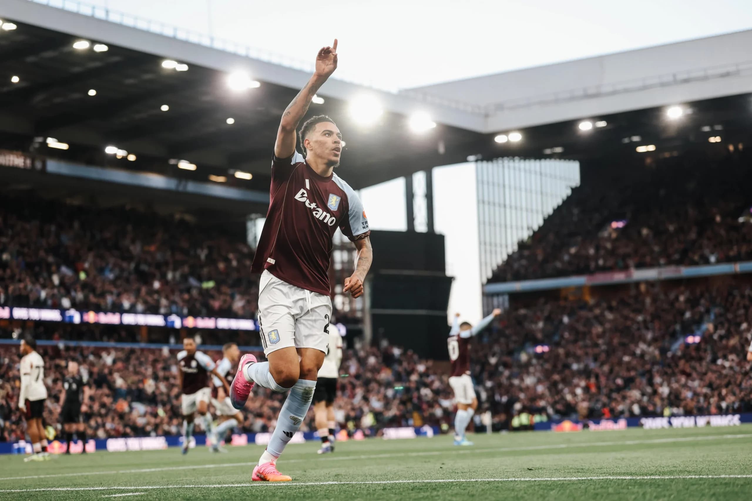 Selebrasi pemain Aston Villa saat berhasil menjebol gawang Liverpool Selebrasi pemain Aston Villa saat berhasil menjebol gawang Liverpool