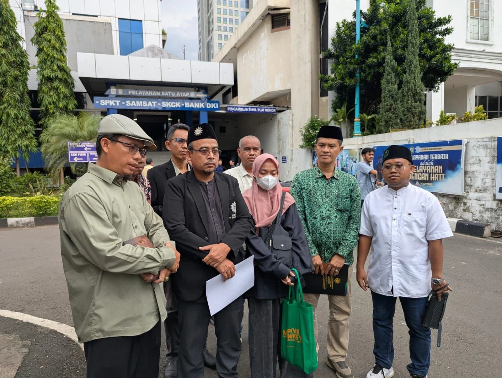 Kuasa hukum Ilma sekaligus Koalisi Ormas Islam untuk Perlindungan Perempuan melaporkan Ketua GRIB Jaya Hercules dan anak buahnya Kuasa hukum Ilma sekaligus Koalisi Ormas Islam untuk Perlindungan Perempuan melaporkan Ketua GRIB Jaya Hercules dan anak buahnya