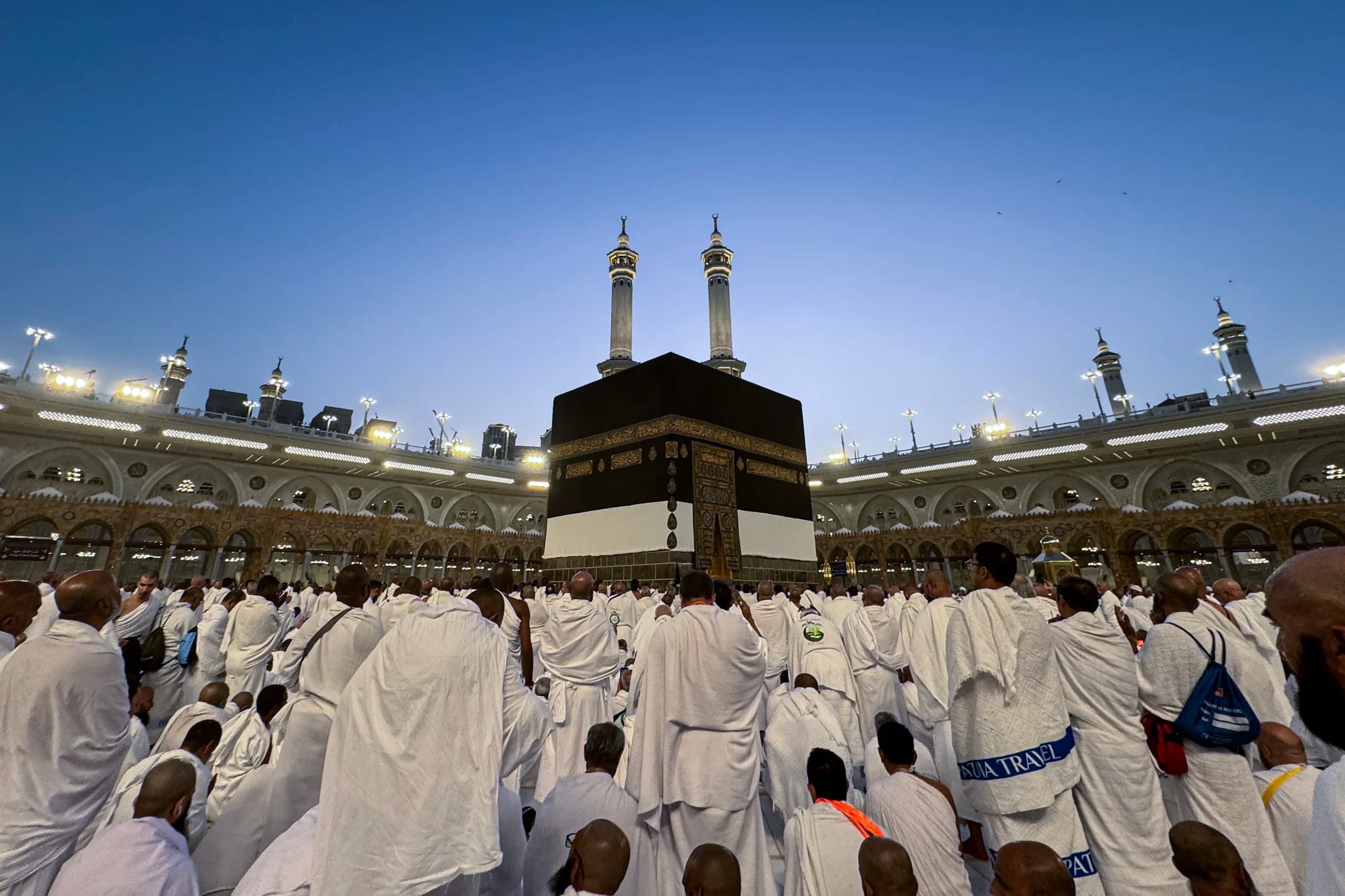 Jamaah calon haji dari berbagai negara bersiap menjalankan shalat maghrib di Masjidil Haram, Makkah, Arab Saudi Jamaah calon haji dari berbagai negara bersiap menjalankan shalat maghrib di Masjidil Haram, Makkah, Arab Saudi