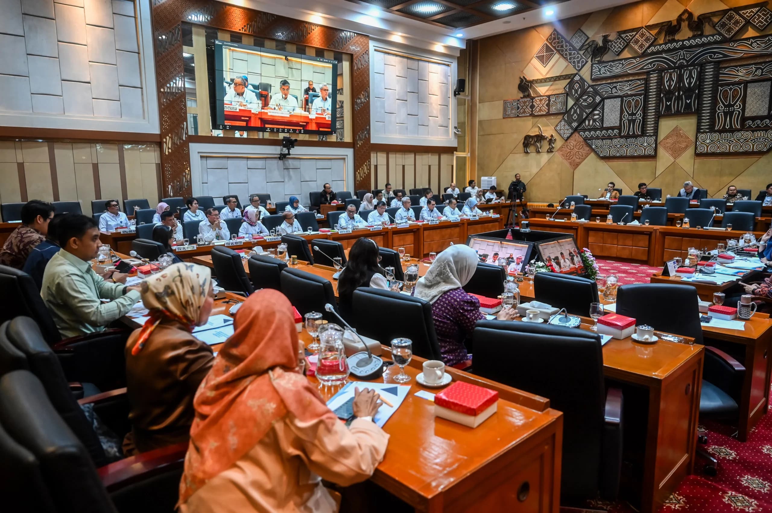 Suasana rapat kerja Komisi IX DPR bersama Menteri Ketenagakerjaan di Kompleks Parlemen, Senayan Suasana rapat kerja Komisi IX DPR bersama Menteri Ketenagakerjaan di Kompleks Parlemen, Senayan
