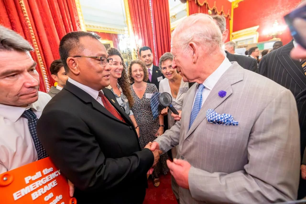 Menteri Lingkungan Hidup Jumhur Hidayat bertemu dengan Raja Charles III di Istana St. James, London, Juni 2026. Menteri Lingkungan Hidup Jumhur Hidayat bertemu dengan Raja Charles III di Istana St. James, London, Juni 2026.