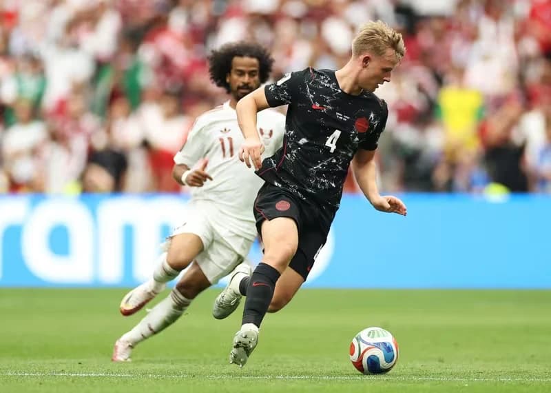 Pertandingan Piala Dunia 2026 antara Kanada melawan Qatar diwarnai dua kartu merah. Pertandingan Piala Dunia 2026 antara Kanada melawan Qatar diwarnai dua kartu merah.