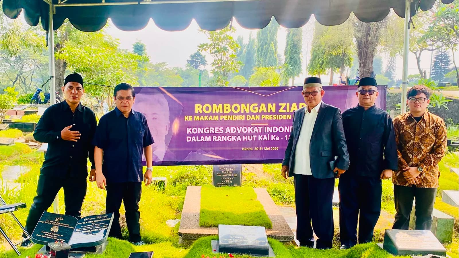 Peringati HUT ke-18, Kongres Advokat Indonesia (KAI) ziarah ke makam para pendiri organisasi Peringati HUT ke-18, Kongres Advokat Indonesia (KAI) ziarah ke makam para pendiri organisasi