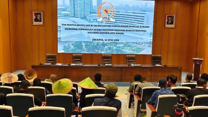 Koalisi Nasional Reforma Agraria (KNRA) mencurahkan kegelisahannya di hadapan pimpinan DPR RI dan Panitia Khusus. Koalisi Nasional Reforma Agraria (KNRA) mencurahkan kegelisahannya di hadapan pimpinan DPR RI dan Panitia Khusus.