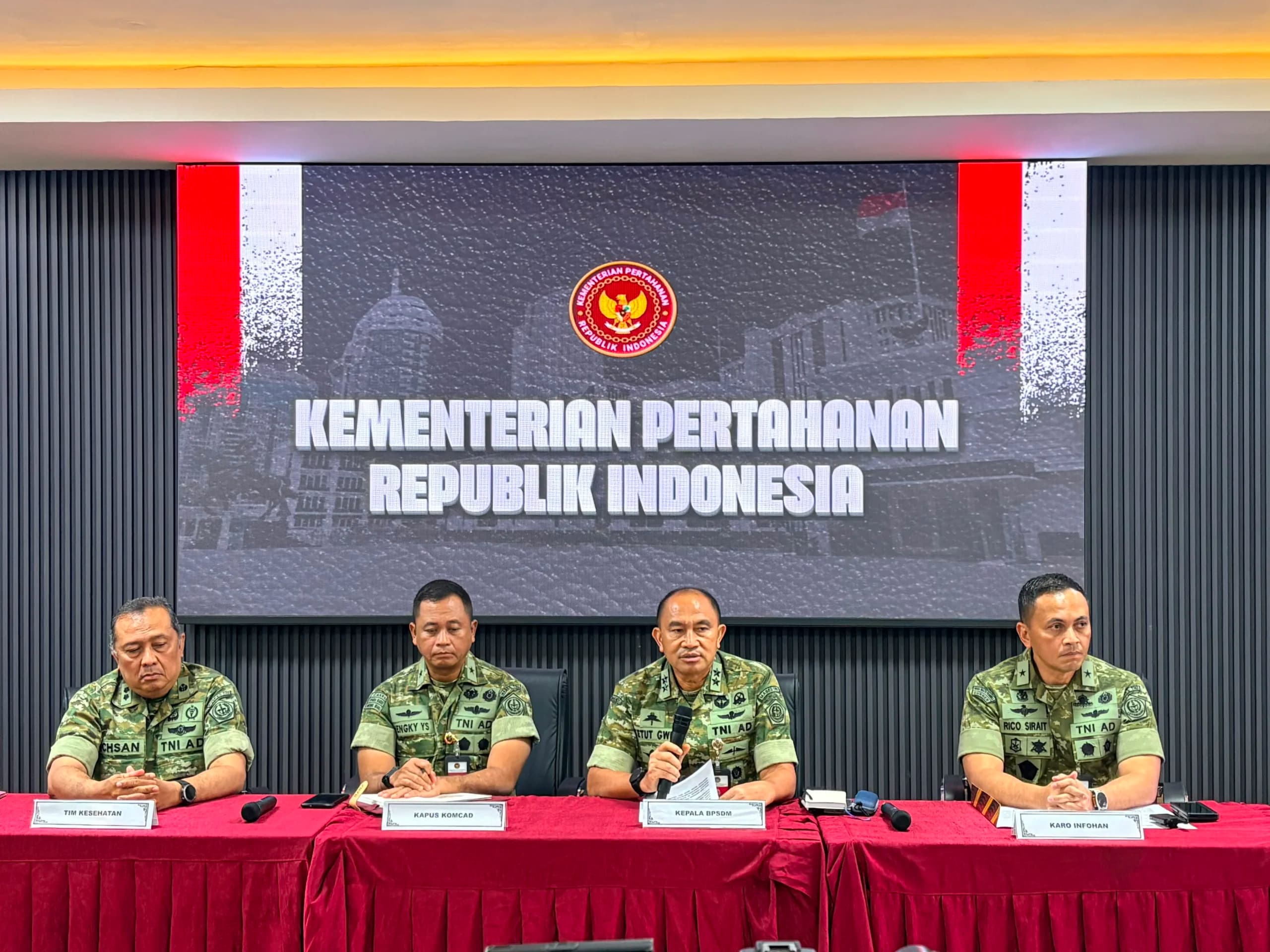 Kepala Badan Pengembangan Sumber Daya Manusia Pertahanan (BPSDM) Kemhan Mayjen TNI Ketut Gede Wetan Pastia saat mengelar konferensi pers di Kantor Kemhan Kepala Badan Pengembangan Sumber Daya Manusia Pertahanan (BPSDM) Kemhan Mayjen TNI Ketut Gede Wetan Pastia saat mengelar konferensi pers di Kantor Kemhan
