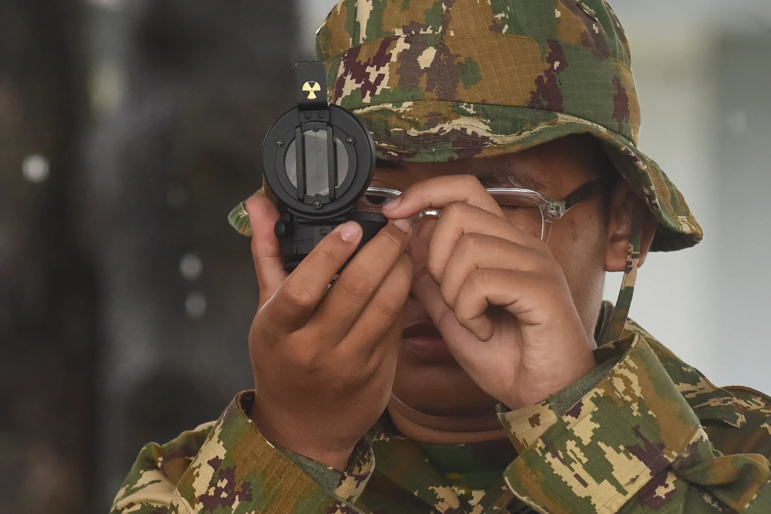 Seorang peserta program Sarjana Penggerak Pembangunan Indonesia (SPPI) berlatih menggunakan kompas saat mengikuti Pelatihan Dasar Kemiliteran (Latsarmil) calon manajer Koperasi Desa Merah Putih (KDMP) di Brigif 1 Marinir Cilandak, Jakarta, Kamis (25/6/2026). Seorang peserta program Sarjana Penggerak Pembangunan Indonesia (SPPI) berlatih menggunakan kompas saat mengikuti Pelatihan Dasar Kemiliteran (Latsarmil) calon manajer Koperasi Desa Merah Putih (KDMP) di Brigif 1 Marinir Cilandak, Jakarta, Kamis (25/6/2026).