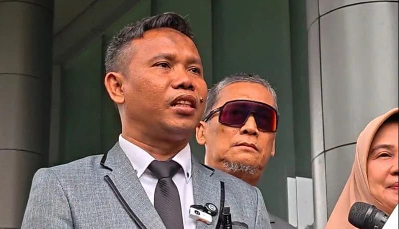 Kuasa hukum Roy Suryo Ahmad Khozinuddin. Kuasa hukum Roy Suryo Ahmad Khozinuddin.