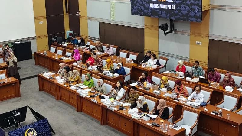 Komisi VIII DPR rapat kerja dengan PPPA) RI, Arifatul Choiri Fauzi. Komisi VIII DPR rapat kerja dengan PPPA) RI, Arifatul Choiri Fauzi.