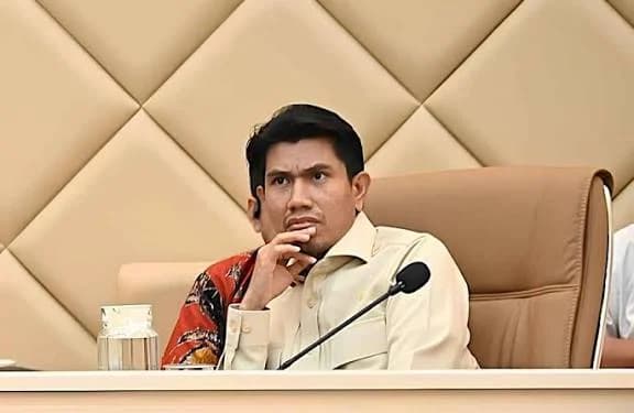 Juru Bicara Partai Gerindra, Batra Banong. Juru Bicara Partai Gerindra, Batra Banong.