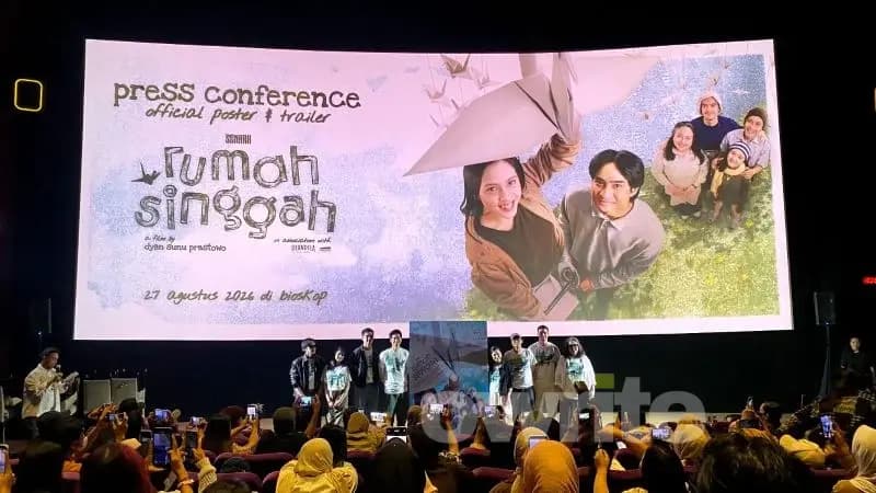 Film Rumah Singgah resmi meluncurkan official poster dan official trailer pada Jumat, 17 Juli 2026. (Foto: Owrite/Hilwa Urwatul Wutsqa). Film Rumah Singgah resmi meluncurkan official poster dan official trailer pada Jumat, 17 Juli 2026. (Foto: Owrite/Hilwa Urwatul Wutsqa).