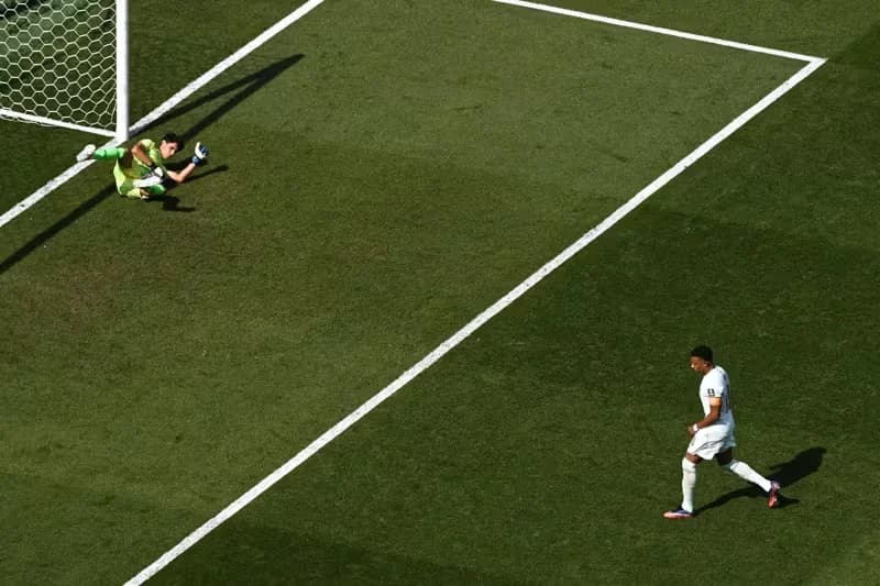 Yassine Bounou, tetap mencatatkan prestasi luar biasa meski timnya harus mengakhiri perjalanan di Piala Dunia 2026 Yassine Bounou, tetap mencatatkan prestasi luar biasa meski timnya harus mengakhiri perjalanan di Piala Dunia 2026