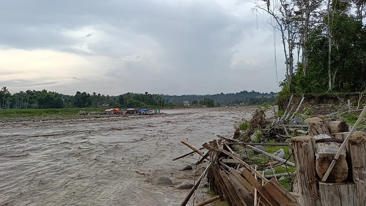 Banjir melanda Desa Sawang, Kabupaten Aceh Utara, Provinsi Aceh, Jumat, 24 Juli 2026, pukul 17.00 WIB. Banjir melanda Desa Sawang, Kabupaten Aceh Utara, Provinsi Aceh, Jumat, 24 Juli 2026, pukul 17.00 WIB.