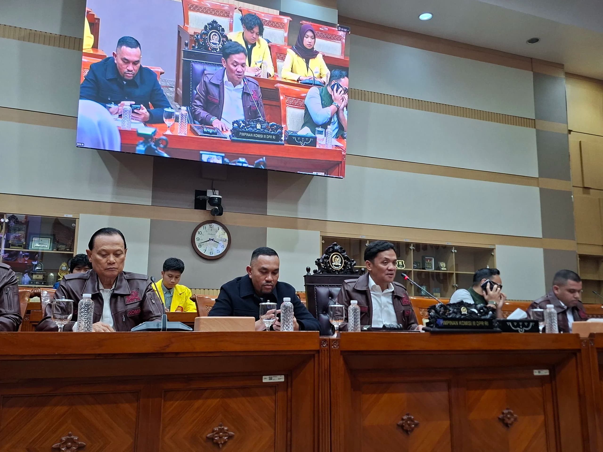 Komisi III DPR RI menggelar rapat menyikapi Febrie Adriansyah dari jabatan Jaksa Agung Muda Tindak Pidana Khusus (JAM Pidsus). Komisi III DPR RI menggelar rapat menyikapi Febrie Adriansyah dari jabatan Jaksa Agung Muda Tindak Pidana Khusus (JAM Pidsus).